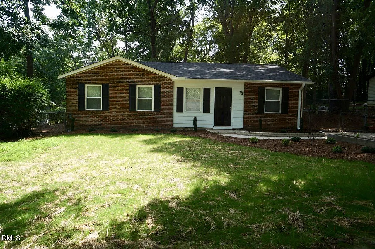 5 bed, 2.0 bath, 1320 sqft, $1,900 — Photo 1