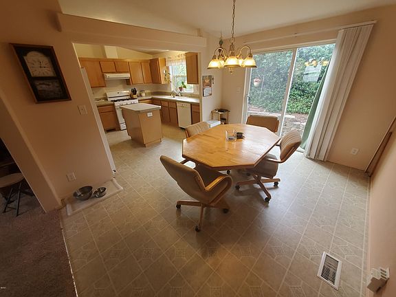 3rd image of 2925 NE 45th St