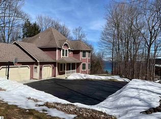 10057 E Leeward Shores Dr, Traverse City, MI 49684
