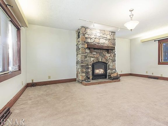 4th image of 2200 County Road 600 N