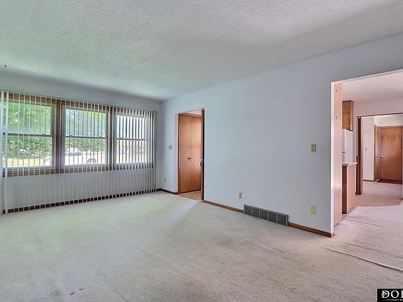 3rd image of 1009 Logan St