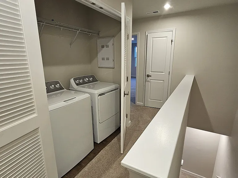 2032 Lewis Creek Cir NE — Photo 11
