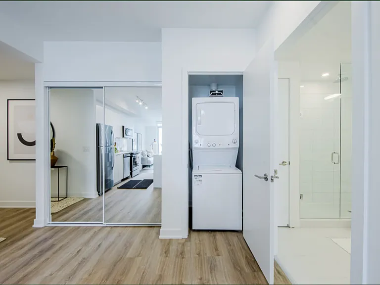 5249 Dundas St W — Photo 24