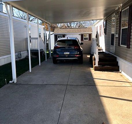 2nd image of 906 Douglas Dr