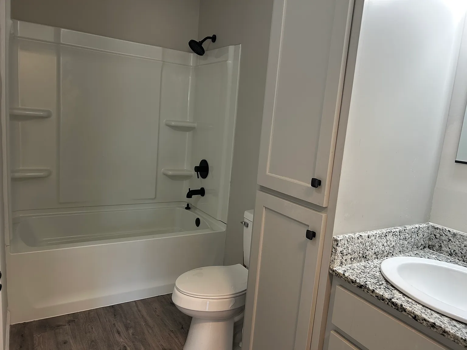 2 bed, 725 sqft, $1,350 — Photo 3
