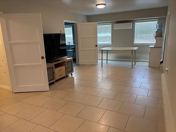 5th image of 3017 Montezuma Ave #B