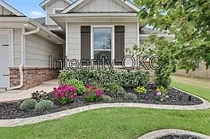 3 bed, 2.0 bath, 1500 sqft, $2,200 — Photo 2
