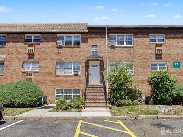288 College Dr, Edison, NJ 08817