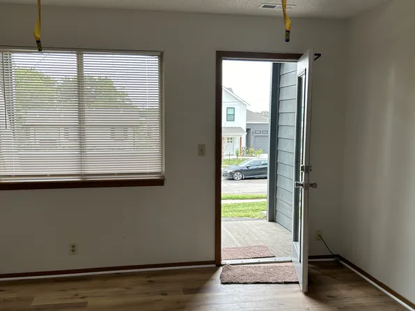 2019 W 27th Ter, Lawrence, KS 66046