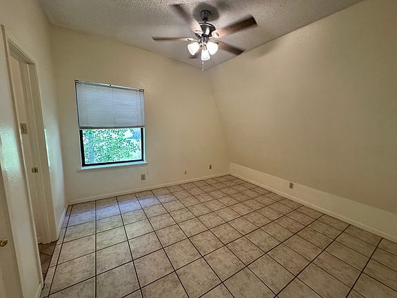 5th image of 220 Big Oaks Dr #220