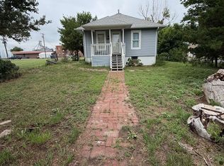 205 S Everett Ave, Wallace, NE 69169