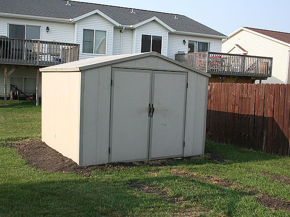 3rd image of 917 Woodbridge Cir