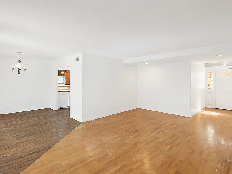 352 S Pine St — Photo 11