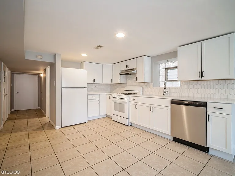 5116 W Deming Pl #G — Photo 1