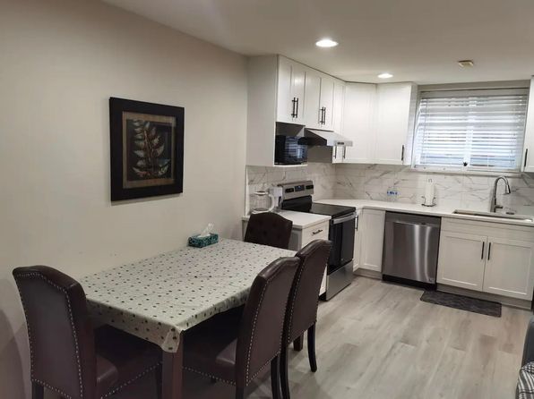 2 bedroom rental in Surrey — photo 3