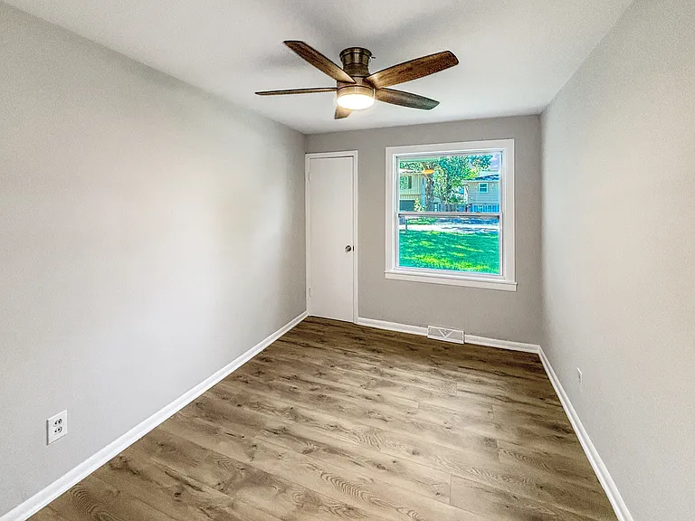 3102 Victoria Ave — Photo 9