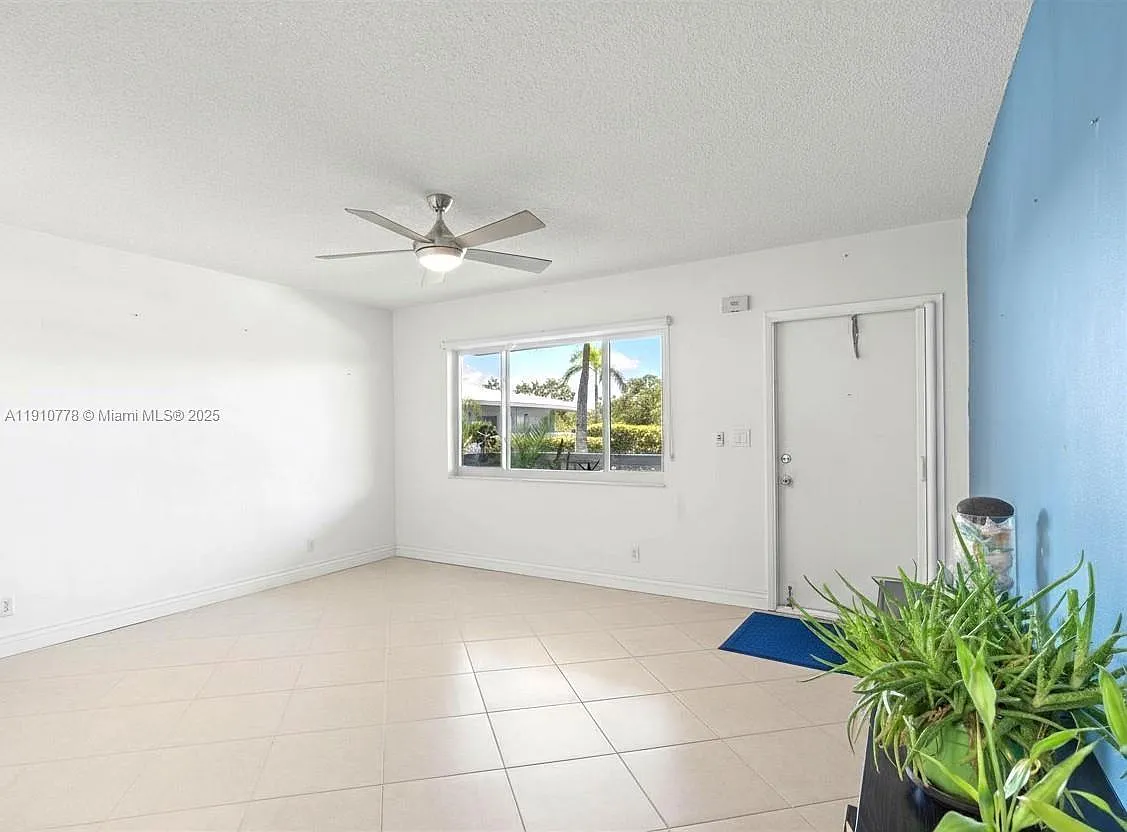 2170 NE 51st Ct — Photo 2