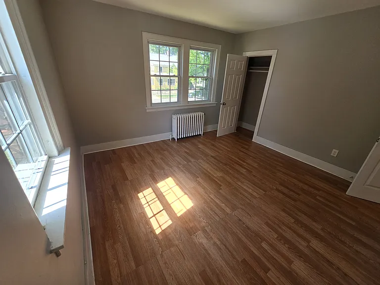 300 W Elm St — Photo 23