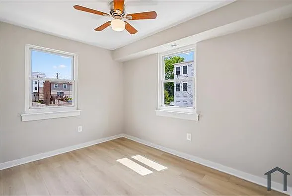 1410 Young St SE #8 — Photo 8