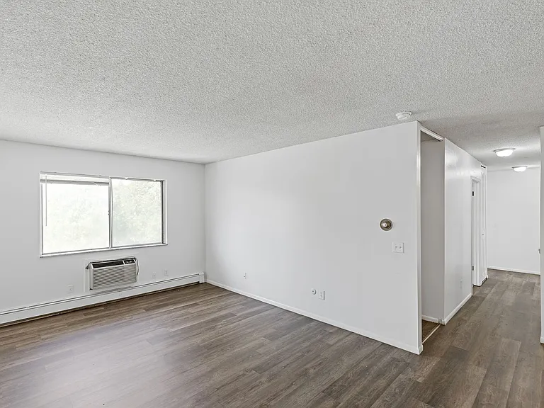 210 S Monroe St — Photo 8