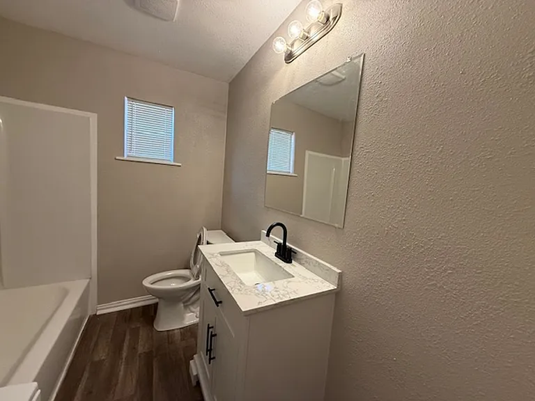 234 Clyde St — Photo 6