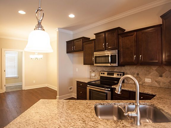 4th image of 504 Vintage Green Ln
