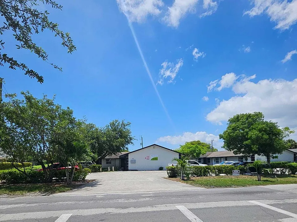 200 NW 14th St #1