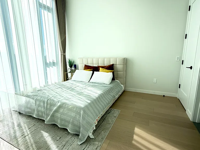 35-32 Leavitt St #Penthouse A — Photo 12