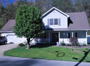 268 Hidden Valley Rd, Paintsville, KY 41240