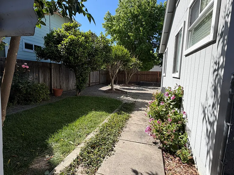 100 Cornell St — Photo 25