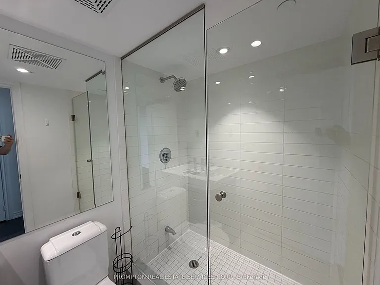 386 Yonge St #5510 — Photo 8