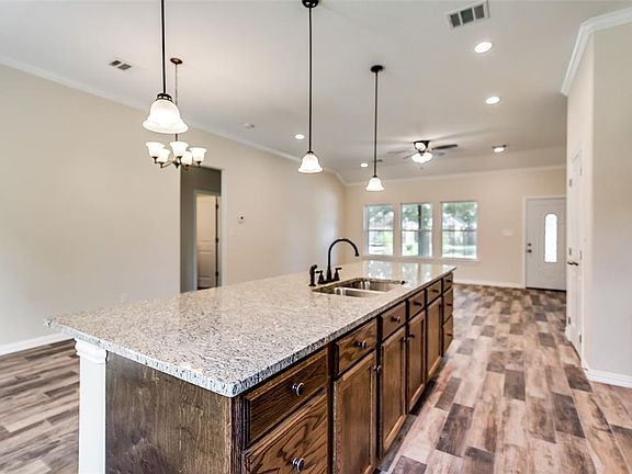 4th image of 14323 Oakwood Ln