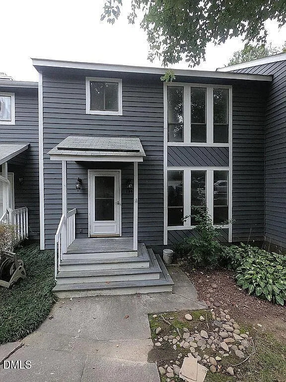 3 bed, 2.5 bath, 1400 sqft, $1,800 — Photo 4