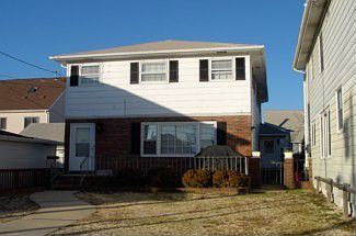 Front of single family home