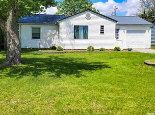 214 W 12th St, Flora, IL 62839