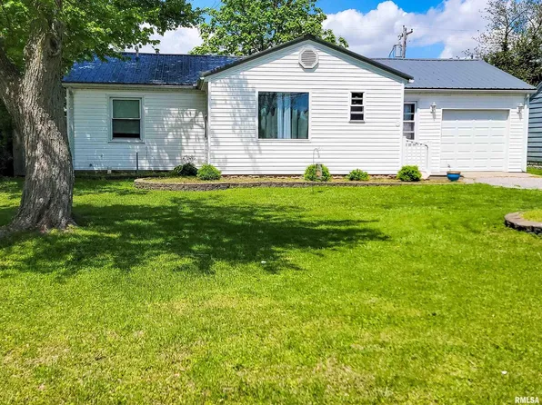 214 W 12th St, Flora, IL 62839