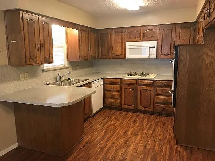 3 bed, 2.0 bath, 1606 sqft, $1,850 — Photo 4
