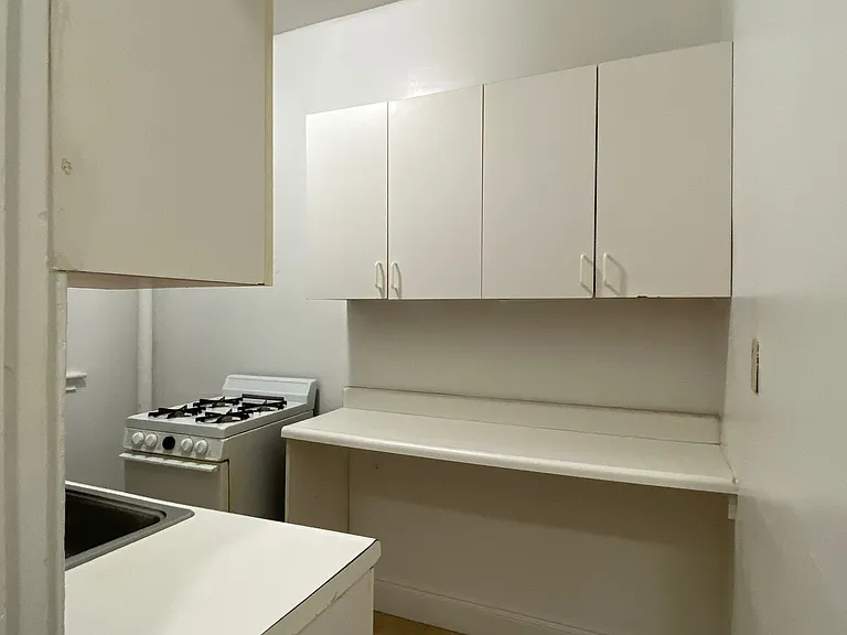 43 Strathmore Rd #4 — Photo 13