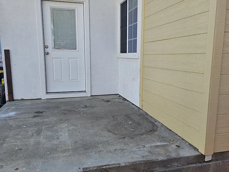 E Farland St — Photo 11
