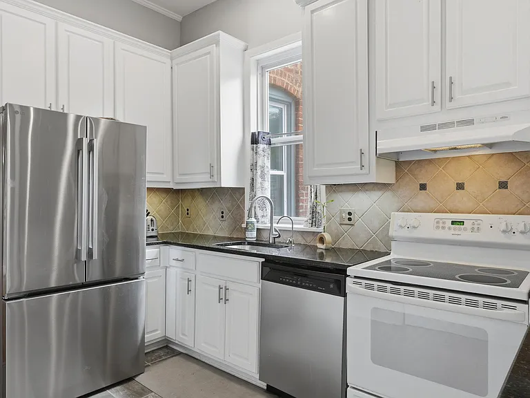 404 N Shields Ave — Photo 12