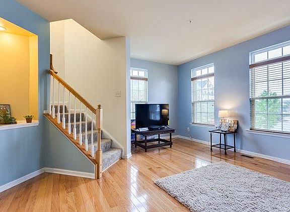 5th image of 3901 Fish Pond Ln #0