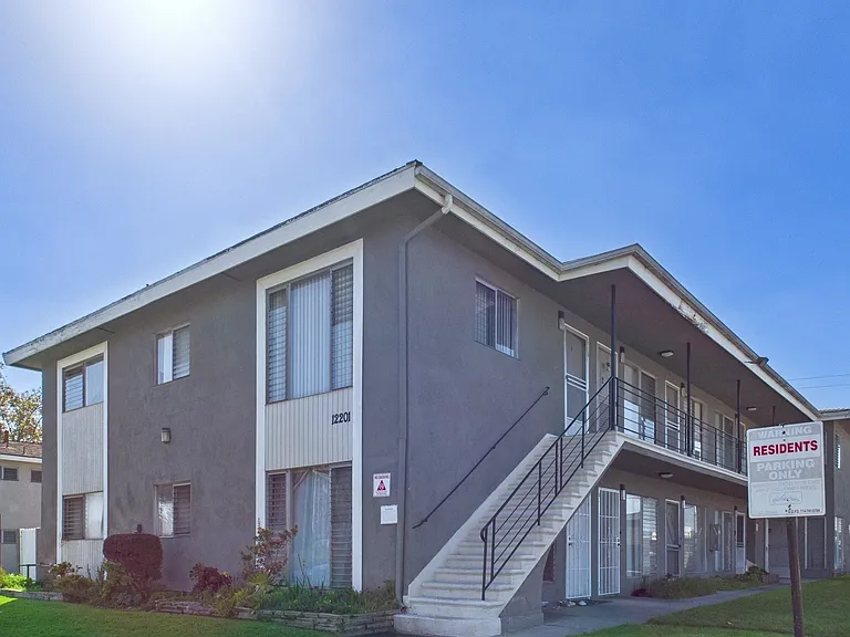 9682 Alwood Ave — Photo 34