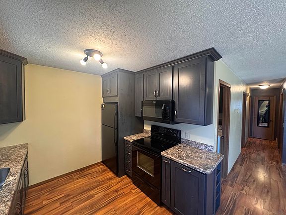 4th image of 421 Rutland St