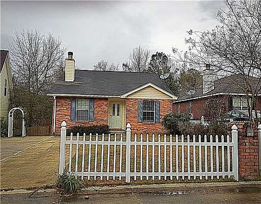 1st image of 19 Fleetwood Pl