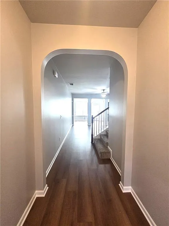 3 bed, 2.5 bath, 1974 sqft, $2,300 — Photo 2