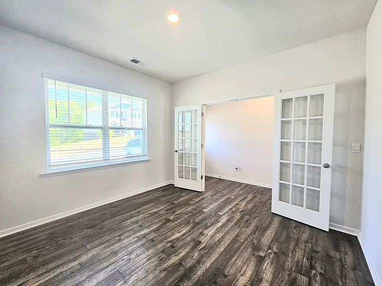 3854 Rosewood Dr — Photo 3