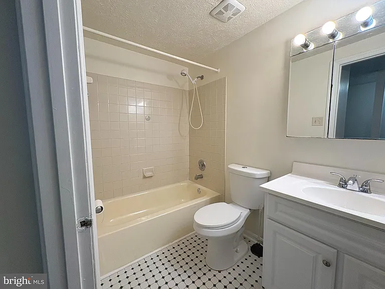 16 Dorchester Cir — Photo 11