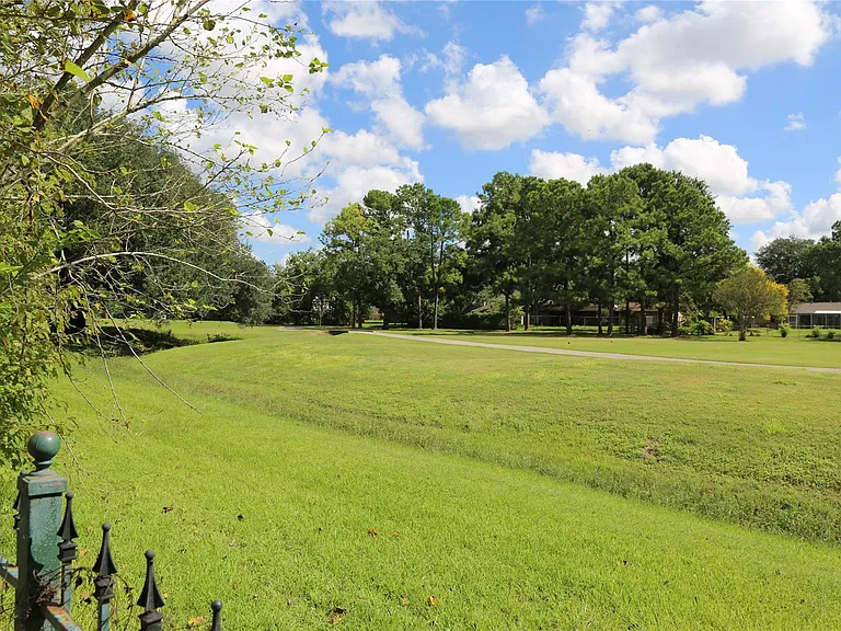 8026 Golf Green Cir — Photo 21