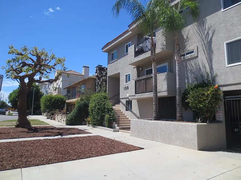 10611 Moorpark St — Photo 1