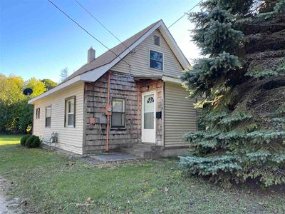 314 W Garfield Ave, Charlevoix, MI, 49720